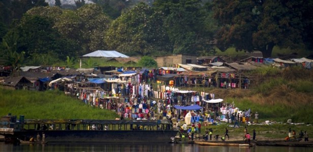 view_from_the_river_congo_between_kinshasa_and_lukolela,_democratic_republic_of_congo