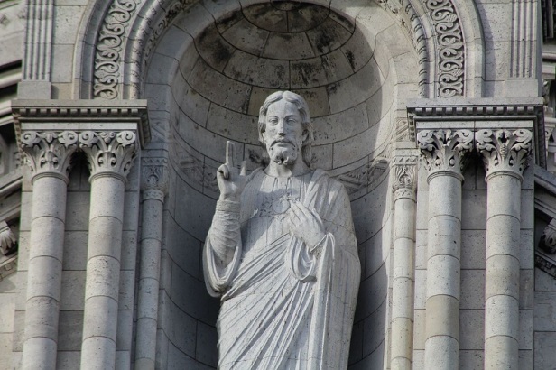 Statue_Jésus_Christ_Basilique_Sacré_Cœur_Montmartre_Paris_1